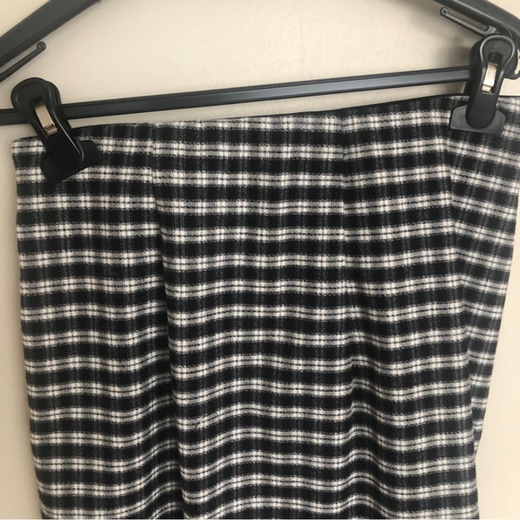 Plaid pencil skirt with frill details. - Picture 10 of 10